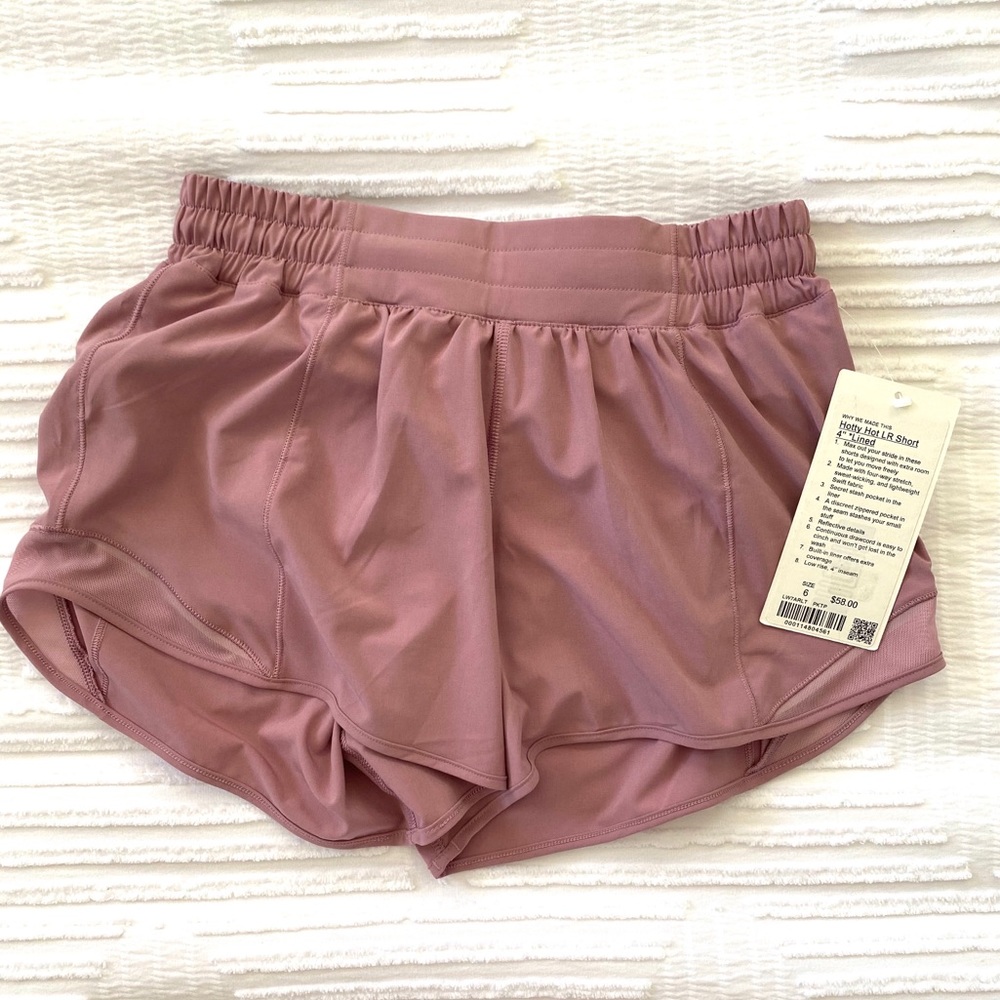 NWT Lululemon Hotty Hit short 4” inseam. Size 6